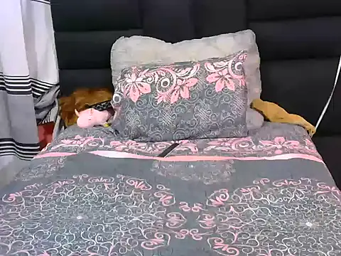 Snapshot of SweetHoney21_ chatting on February 9, 2026, 11:25 pm SweetHoney21 online show from February 9, 2026, 11:25 pm