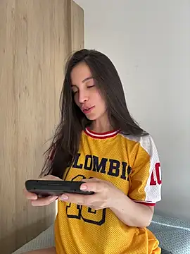 karinasantos  online show from July 5, 2026, 8:59 pm