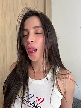 Snapshot of karinasantos_ chatting on May 16, 2026, 5:34 pm karinasantos online show from May 16, 2026, 5:34 pm