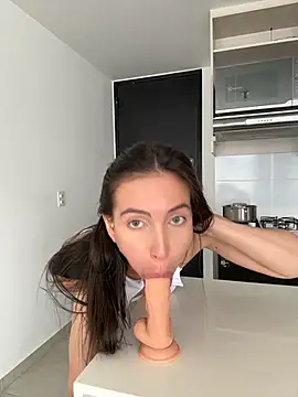 karinasantos  online show from July 28, 2026, 3:32 pm