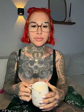 CatCoxx online show from April 24, 2026, 5:09 am
