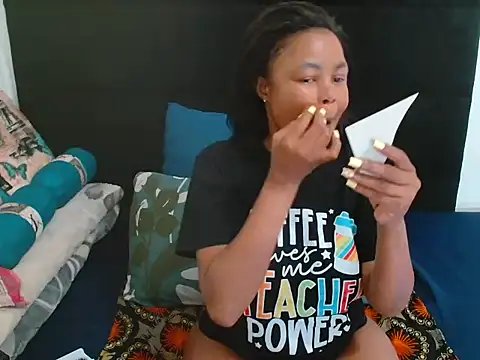 Snapshot of CreamySexyPussy chatting on December 4, 2025, 8:24 am CreamySexyPussy online show from December 4, 2025, 8:24 am