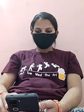 poojam93 online show from December 17, 2025, 4:34 pm