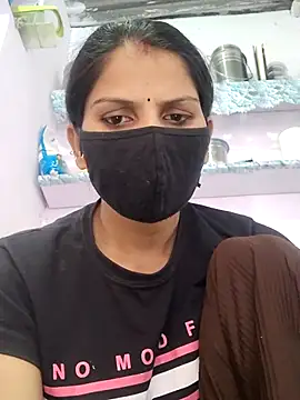 poojam93 online show from November 18, 2025, 8:39 am