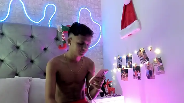 Snapshot of Lucien_Gray_ chatting on December 5, 2025, 8:17 pm Lucien Gray online show from December 5, 2025, 8:17 pm