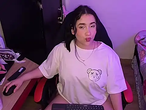 ChloeSnoww online show from September 27, 2025, 3:23 am