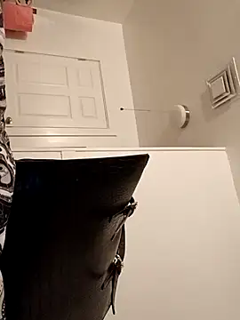 Snapshot of sarahkat86 chatting on February 14, 2026, 12:00 am sarahkat86 online show from February 14, 2026, 12:00 am