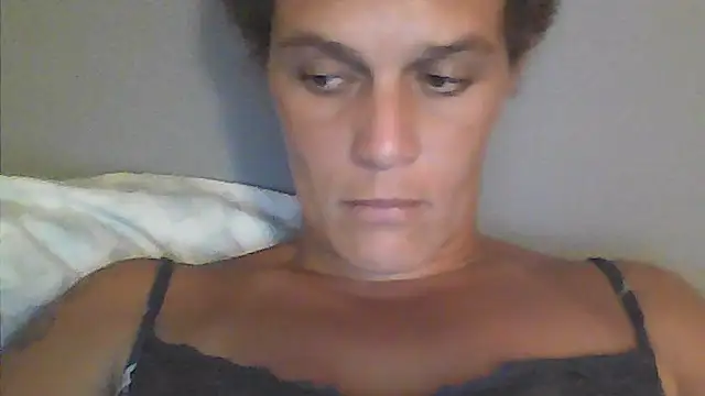 Snapshot of sarahkat86 chatting on February 18, 2026, 12:30 am sarahkat86 online show from February 18, 2026, 12:30 am