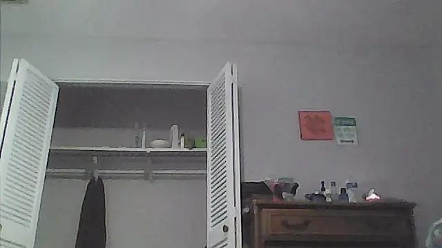 sarahkat86 online show from May 3, 2026, 11:19 pm