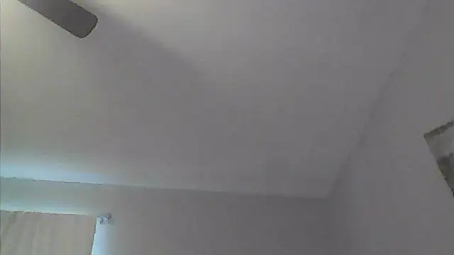 sarahkat86 online show from May 16, 2026, 11:04 pm