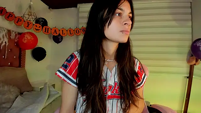 Jade rey  online show from October 28, 2025, 3:51 am