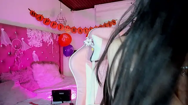 Jade rey  online show from October 18, 2025, 9:06 pm