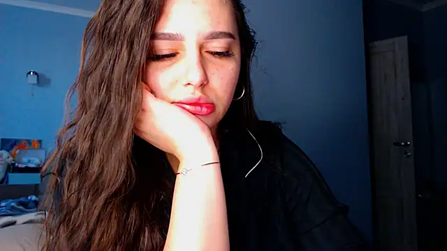 NikiWhite online show from October 17, 2025, 9:01 am