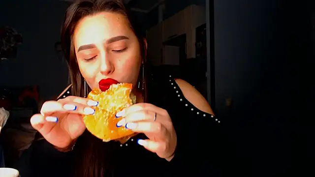 NikiWhite online show from February 13, 2026, 4:18 pm