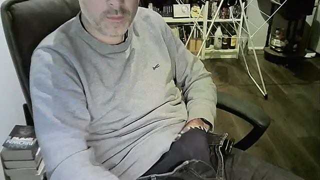 Snapshot of Chrisprngr chatting on May 17, 2026, 9:37 pm Chrisprngr online show from May 17, 2026, 9:37 pm