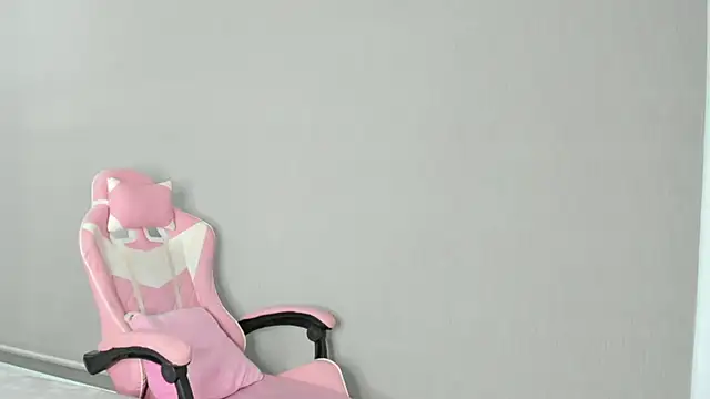 kendal hot01 online show from November 22, 2025, 6:07 pm