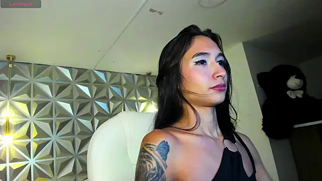 hellen tease online show from May 4, 2026, 7:39 pm