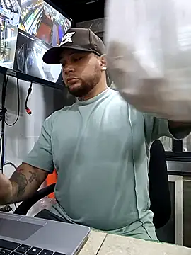 Snapshot of Catire10_ chatting on November 23, 2025, 1:21 pm Catire10 online show from November 23, 2025, 1:21 pm