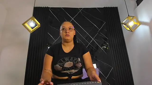 Snapshot of AriaBelle chatting on June 6, 2026, 11:15 am AriaBelle online show from June 6, 2026, 11:15 am