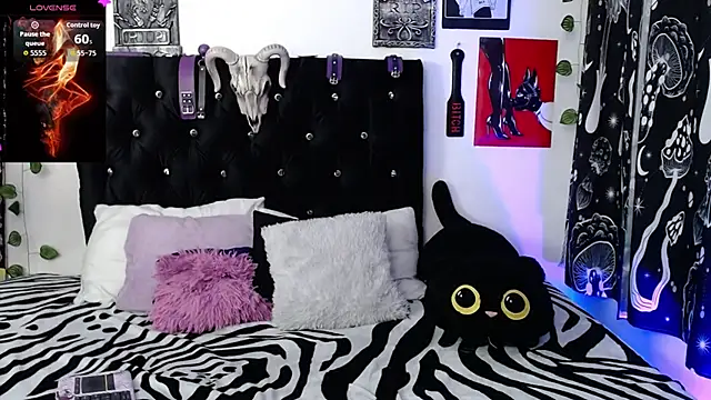 mayaREDdoll online show from November 25, 2025, 6:47 am