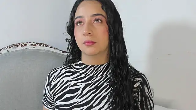 BellaSwwan online show from October 26, 2025, 3:40 am