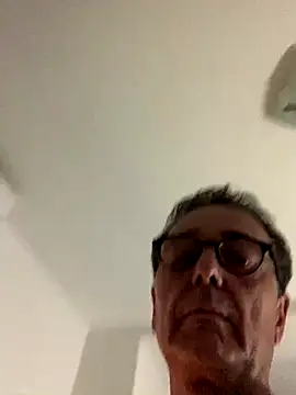 Snapshot of KeepCoolForever chatting on October 19, 2025, 8:55 pm KeepCoolForever online show from October 19, 2025, 8:55 pm