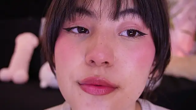 Snapshot of Aitana_Jhons chatting on October 24, 2025, 12:15 pm Aitana Jhons online show from October 24, 2025, 12:15 pm