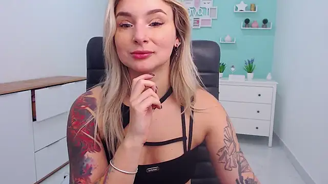 LilFleurish online show from November 26, 2025, 5:18 am