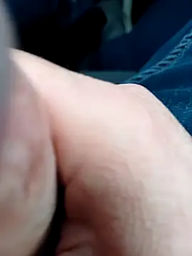 Micki2 online show from December 5, 2025, 1:53 pm