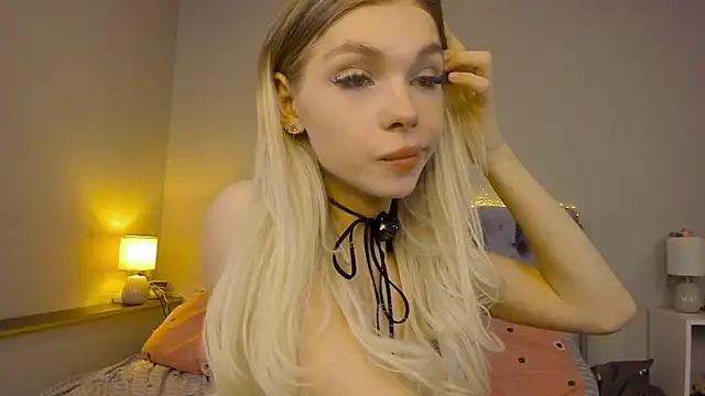 Snapshot of Blondy_Fina chatting on June 20, 2026, 6:18 am Blondy Fina online show from June 20, 2026, 6:18 am