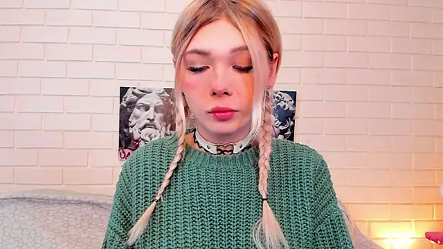 Snapshot of Blondy_Fina chatting on December 3, 2025, 4:24 am Blondy Fina online show from December 3, 2025, 4:24 am