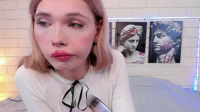 Snapshot of Blondy_Fina chatting on September 16, 2025, 4:57 am Blondy Fina online show from September 16, 2025, 4:57 am