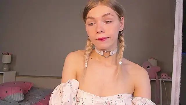 Snapshot of Blondy_Fina chatting on June 9, 2026, 5:19 am Blondy Fina online show from June 9, 2026, 5:19 am