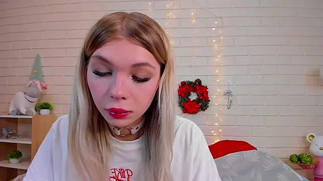 Blondy Fina online show from February 7, 2026, 4:42 am