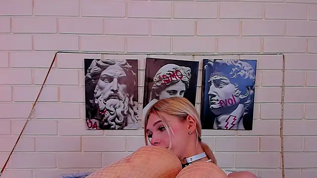 Snapshot of Blondy_Fina chatting on October 4, 2025, 4:47 am Blondy Fina online show from October 4, 2025, 4:47 am