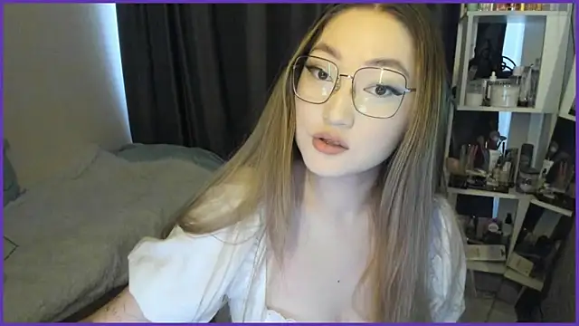 Snapshot of lyra_x chatting on October 18, 2025, 4:47 am lyra x online show from October 18, 2025, 4:47 am