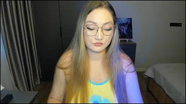 Snapshot of lyra_x chatting on August 1, 2026, 4:43 am lyra x online show from August 1, 2026, 4:43 am