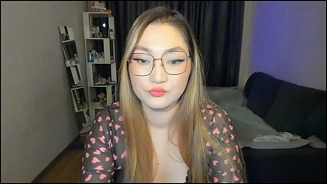 Snapshot of lyra_x chatting on April 9, 2026, 5:30 pm lyra x online show from April 9, 2026, 5:30 pm