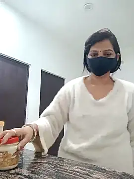 Snapshot of soni_yhakur chatting on February 12, 2026, 2:33 am soni yhakur online show from February 12, 2026, 2:33 am