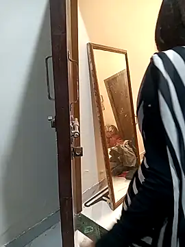 Snapshot of soni_yhakur chatting on February 17, 2026, 6:00 am soni yhakur online show from February 17, 2026, 6:00 am