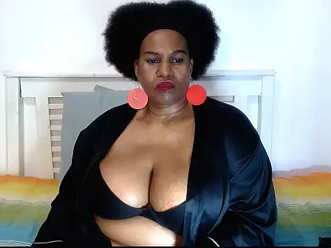 Snapshot of SplendidThalita chatting on November 9, 2025, 7:23 am SplendidThalita online show from November 9, 2025, 7:23 am