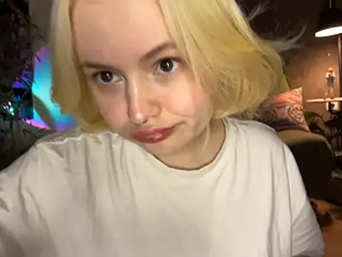 MoonIvy  online show from May 2, 2026, 7:30 pm