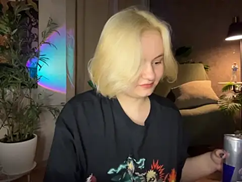 MoonIvy  online show from May 10, 2026, 7:16 pm