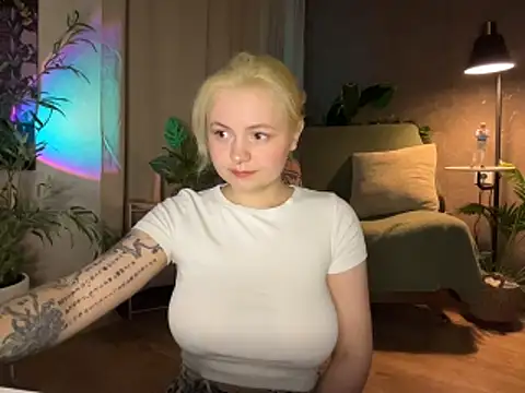 MoonIvy  online show from May 8, 2026, 7:17 pm