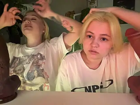 MoonIvy  online show from February 20, 2026, 5:37 pm