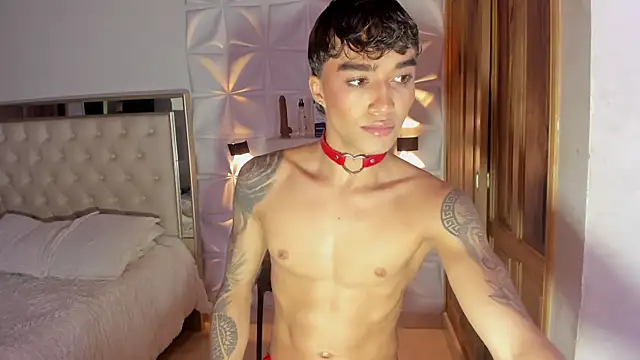 Snapshot of Wyatt_Rose chatting on November 25, 2025, 4:02 am Wyatt Rose online show from November 25, 2025, 4:02 am