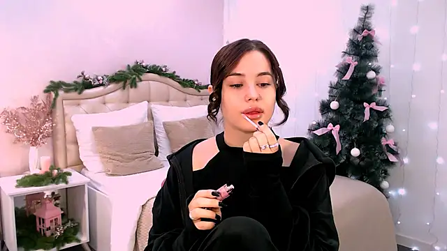 lil angel  online show from December 21, 2025, 8:49 am