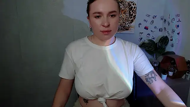 JuliaTopp  online show from March 2, 2026, 9:05 am