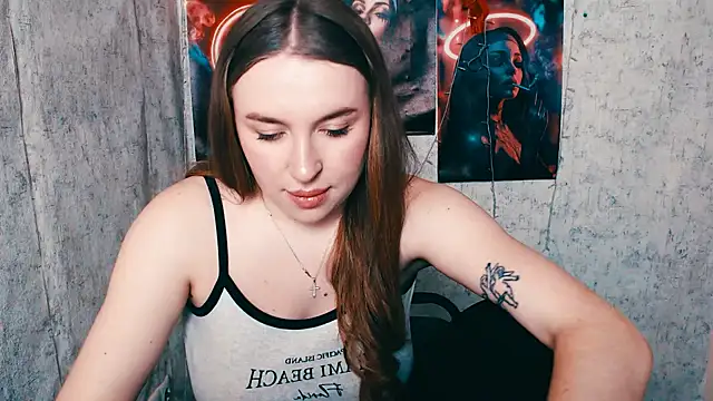 JuliaTopp  online show from March 10, 2026, 7:45 am