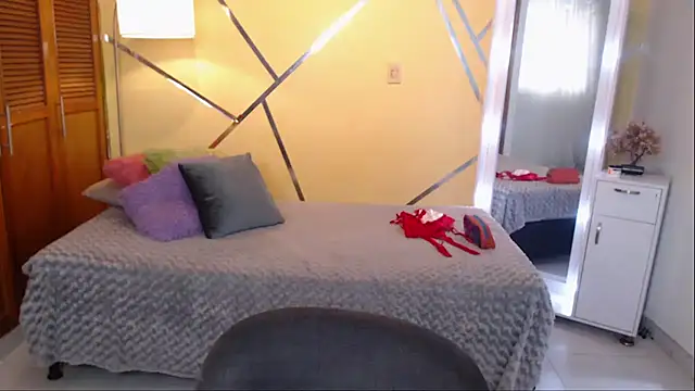 Snapshot of shirleyrojas chatting on October 18, 2025, 7:49 pm shirleyrojas online show from October 18, 2025, 7:49 pm